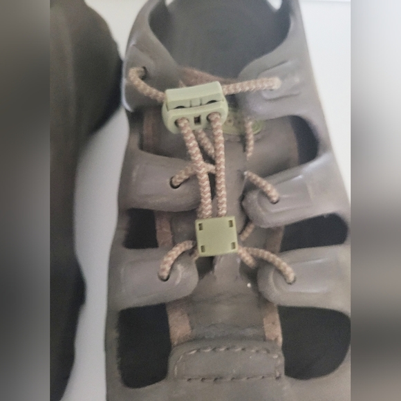 UNISEX Crocs Trailbreak Closed Toe Tan Rubber Sandals Size W10 / M8
LEAVING 5/1 - Picture 6 of 13